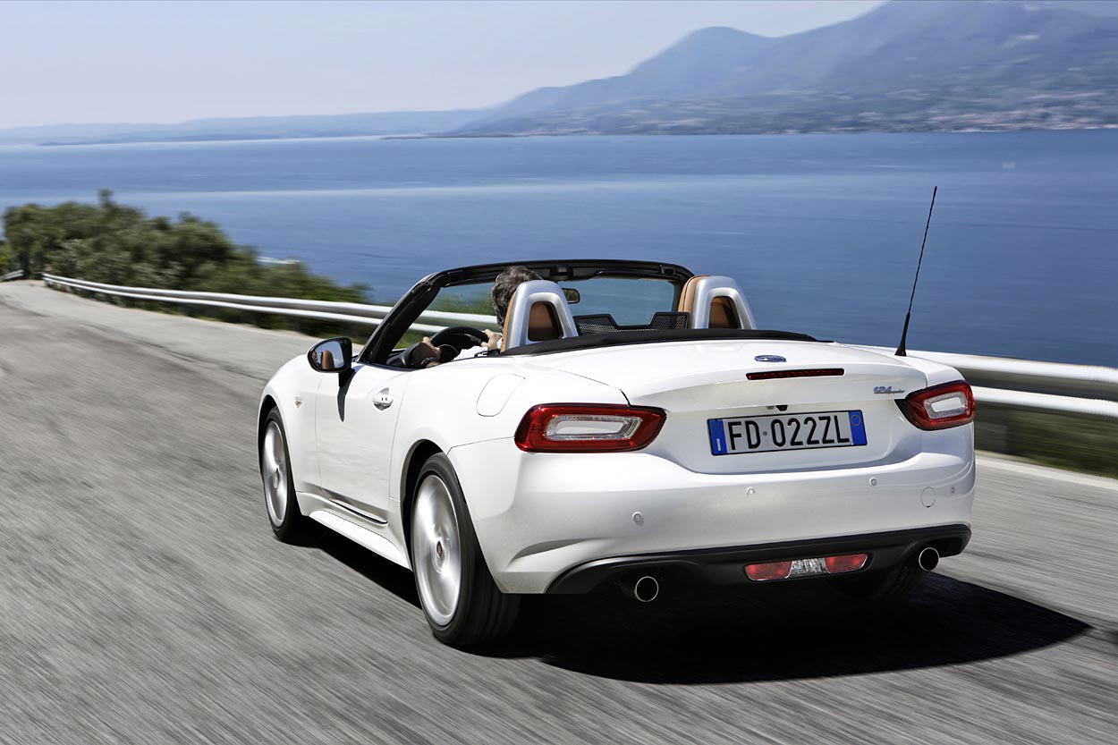 Bagfra er der noget Dodge Viper over linjerne. Fotos: Fiat