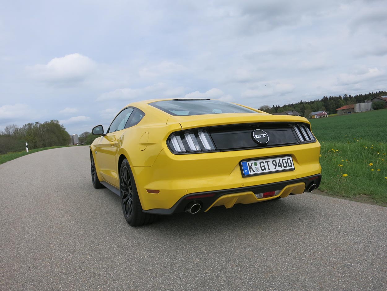 Ford Mustang er nu klar i en helt ny generation, der på en gang er tro mod de tidligere generationer og bringer ny, moderne køreglæde på banen. Fotos: Ford