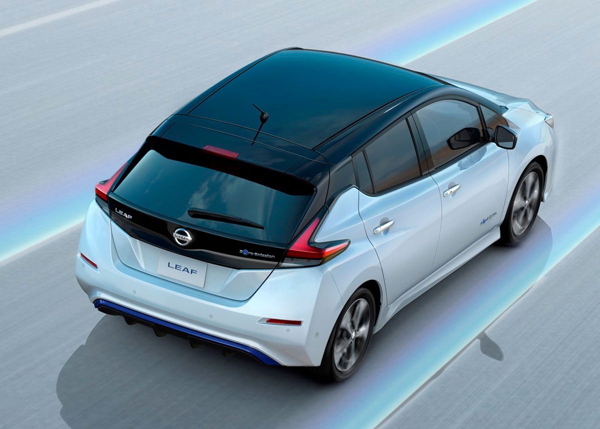 Nissan Leaf II er satdig markant, men også mere afdæmpet og moden at se på end første generation. Tofarvet lakering bliver en mulighed. Fotos: Nissan