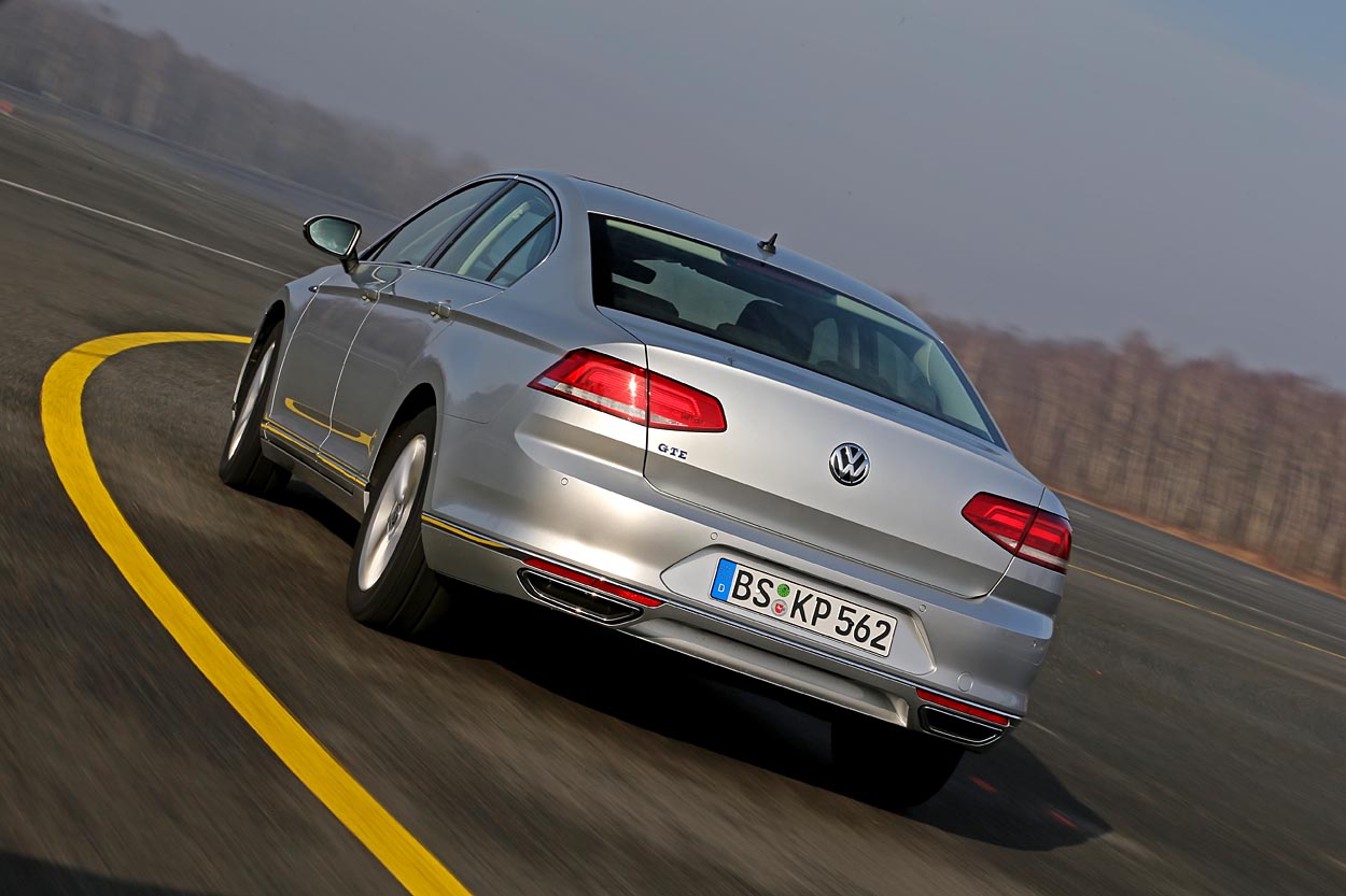Endnu er Passat GTE kun præsenteret som denne firedørs sedan, men når produktionen begynder til efteråret, kommer der også en stationcar med i programmet. Fotos: VW