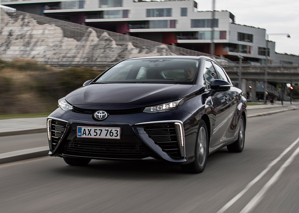 De første eksemplarer af Toyota Mirai er kommet til Danmark. Kvoten er på 25 styks til og med 2016. Fotos: Toyota