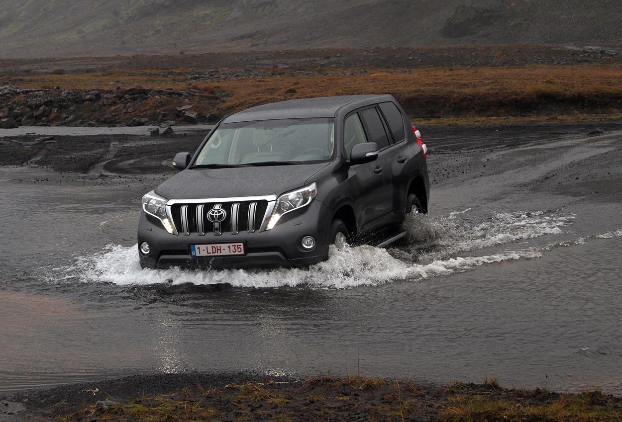 Land Cruiser 150 kan uden modifikationer klare vanddybder på 70 cm.