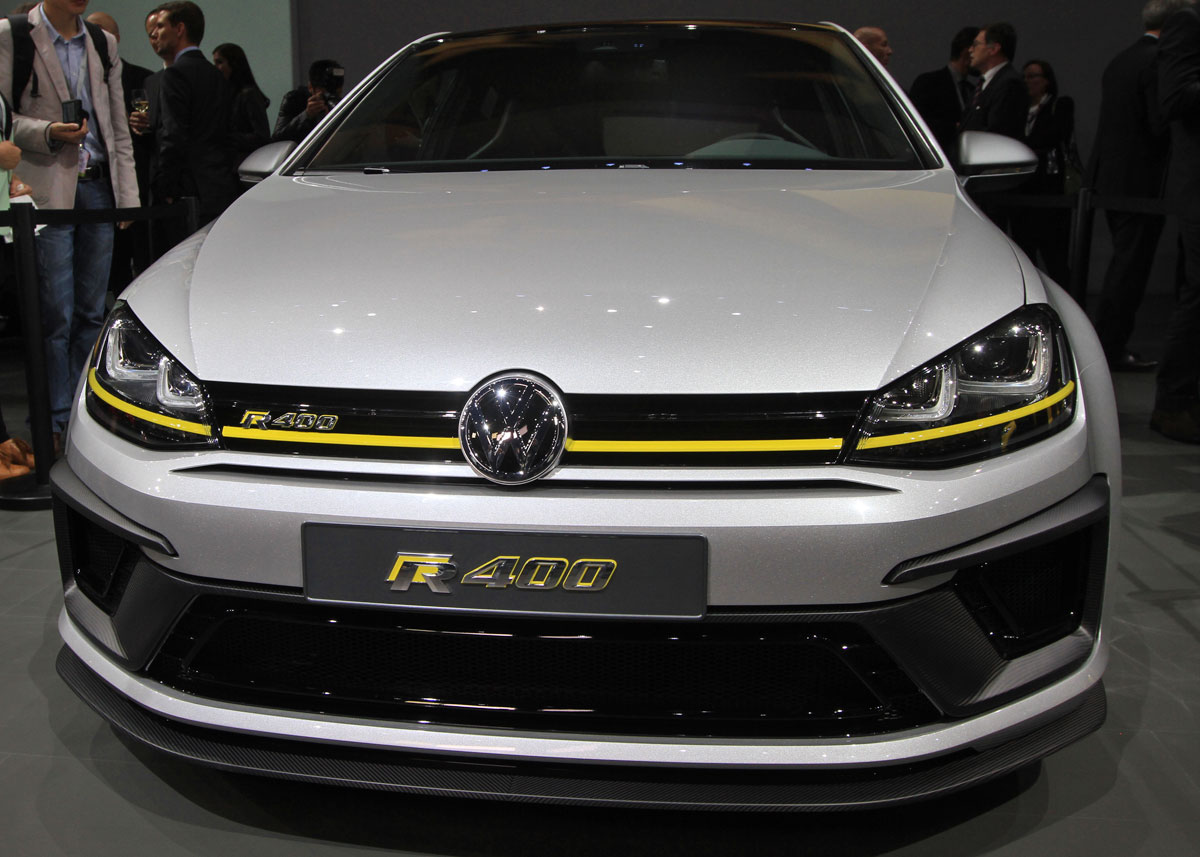 Gult er det gennemgående farvetema på VW Golf R 400.