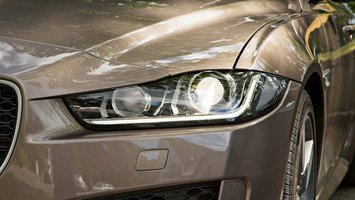 Jaguar XE lygter