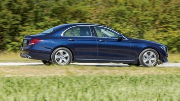 Mercedes E-klasse fra siden