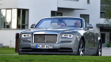 Rolls-Royce Dawn forfra