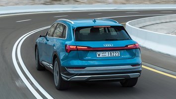 Audi e-tron bagfra