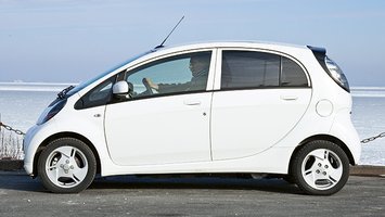 Mitsubishi Imiev fra siden