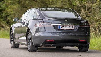 Tesla Model S set bagfra