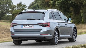 Skoda Superb set bagfra