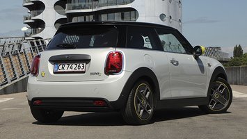 Mini Cooper SE set bagfra