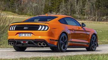 Ford Mustang set bagfra