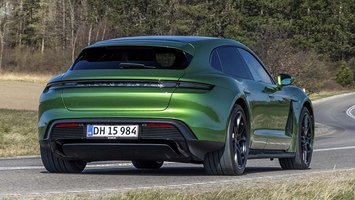 Porsche Taycan set bagfra