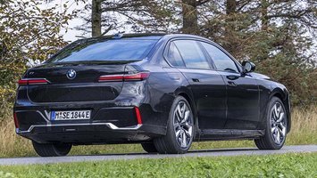 BMW i7 set bagfra