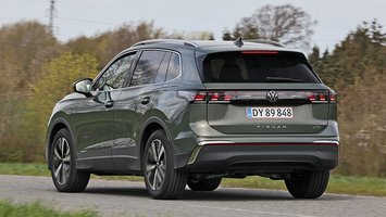 VW Tiguan set bagfra på vej