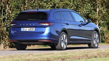 Skoda Superb set bagfra