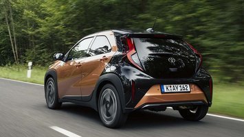 Toyota Aygo X set bagfra