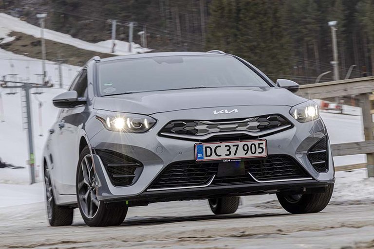 Kia Ceed SW set forfra