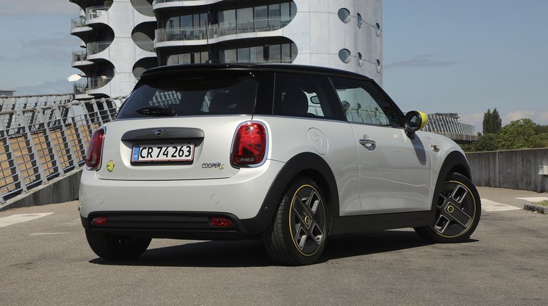 Mini Cooper SE set bagfra