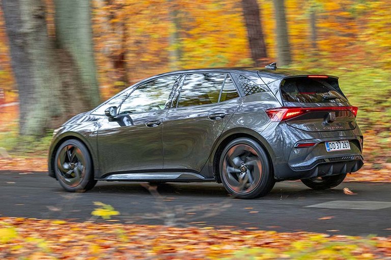 Cupra Born set fra siden