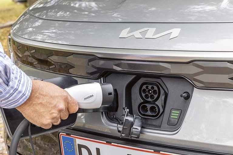 En indikator viser, hvor meget strøm der er på batteriet.