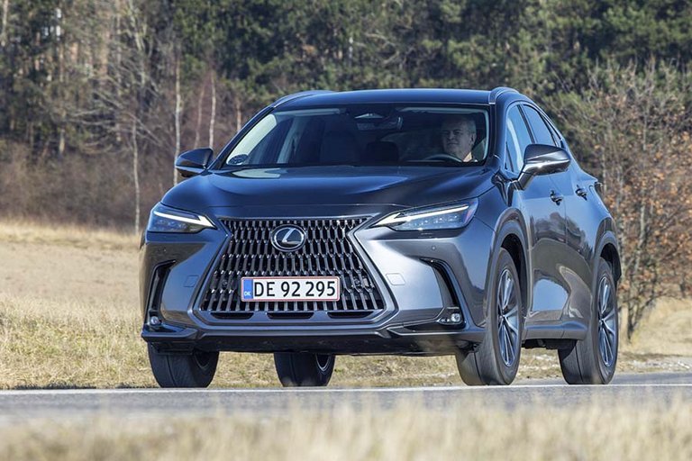 Lexus NX set forfra