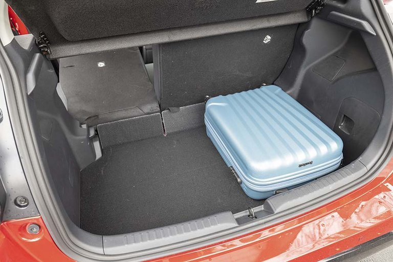 Bagagerum i Mazda 2
