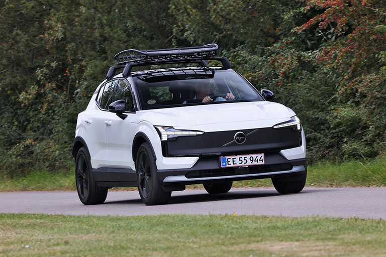 Volvo EX30 CC set forfra