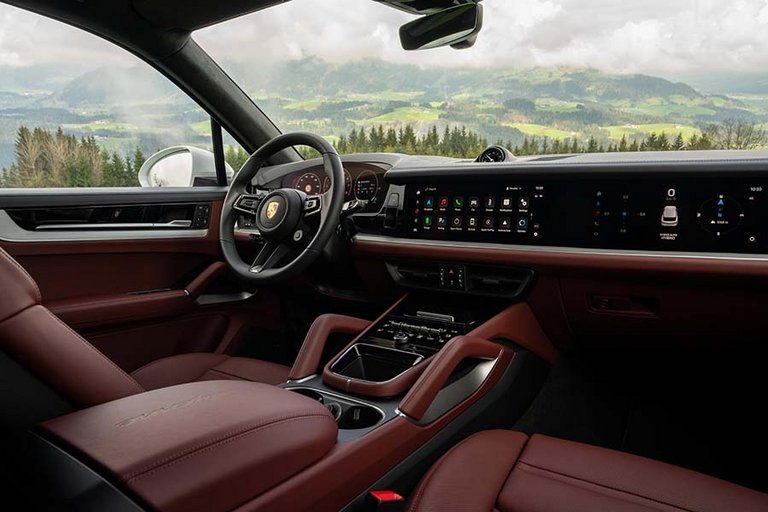 Kabinen i en Porsche Cayenne med kædersæder
