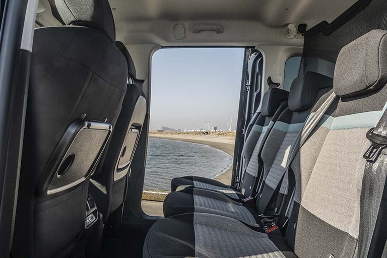 Der er tre separate stole med hver sin isofix-anordning til autostole.