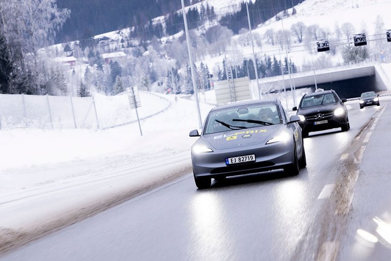 I rækkeviddemålingen blev Tesla Model 3 slået på målfoto, men målt på effektivitet er den klart den bedste i NAFs vintertest.