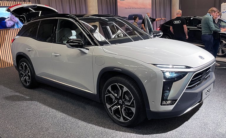 Nio ES8 er mærkets første model i Europa. Det er en fem meter lang SUV med syv pladser.