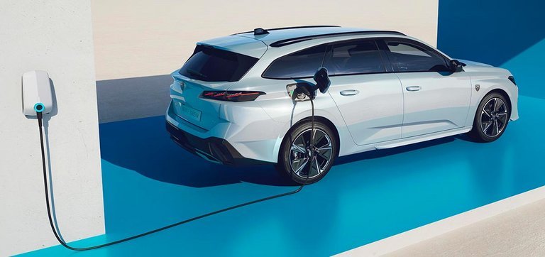 Peugeot 308 bliver formentlig den første elektriske stationcar fra Europa i den opnåelige klasse,