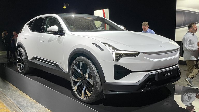 Polestar 3 er en næsten fem meter lang SUV, men mærket har forsøgt at få den til ikke at se voldsom ud.