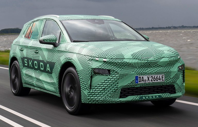Skoda Elroq i grøn forfra.