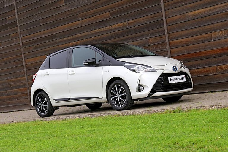 Toyota Yaris er en meget interessant brugtbil, hvor du kan få en hybrid-drivlinje. 