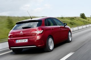 C4 er en femdørs bil på 4,33 meters længde, 5 cm mere end før. En tredørs kommer ikke en stationcar gør officielt heller ikke.