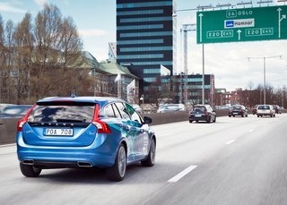 De første selvkørende prototyper er sendt ud i Gøteborgs trafik, men indtil videre kun med en årvågen Volvo-medarbejder bag rattet. Foto: Volvo