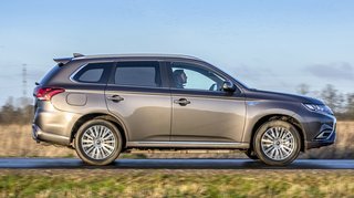 Mitsubishi Outlander fra siden