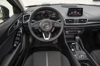 Mazda 3 kabine