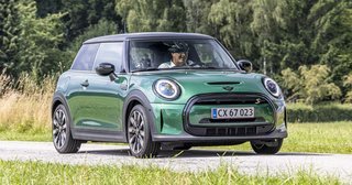 Mini Cooper SE set forfra