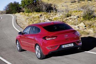 Hyundai i30 Fastback kørebillede