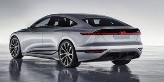 Audi A6 E-tron er en femdørs Sportback-model. Baglygte-båndet på konceptbilen kommer muligvis ikke til at se lige sådan ud på den færdige bil, men Audi eksperimenterer meget med avanceret lygtedesign, blev med OLED-teknologi.