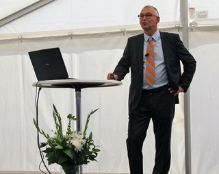 Better Place-direktør Johnny Hansen sagde i 2011, at han godt kunne forestille sig Fluence Z.E. blive Danmarks mest solgte bil. Nu siger han, at en sedan som Fluence Z.E. er en helt forkert bil til Danmark.