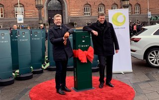 Noget med elbiler har stor bevågenhed hos politikere. Overborgmester Frank Jensen, København, var med, da Clever fortalte om sin planer om flere ladestandere.