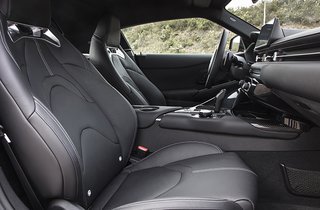 Lækre forsæder i Toyota Supra