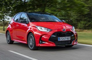 Toyota Yaris Hybrid bliver hårdt ramt af de nye afgifter, da den ikke længere får et stort fradrag for lavt brændstofforbrug. 