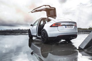 Tesla Model X mågevinger