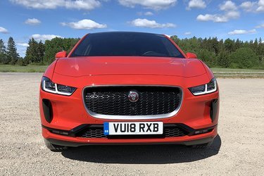 Jaguar I-Pace er nyeste skud på stammen fra den travle engelske bilproducent. Der er tale om en elbil med en rækkevidde på 480 km.