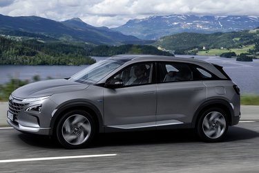 Brintteknologien kræver stadig en del plads, og det er bl.a. derfor, Hyundai har valgt at bygge en stor bil som denne Nexo. De tre tanke i bilen giver en rækkevidde på 666 km.